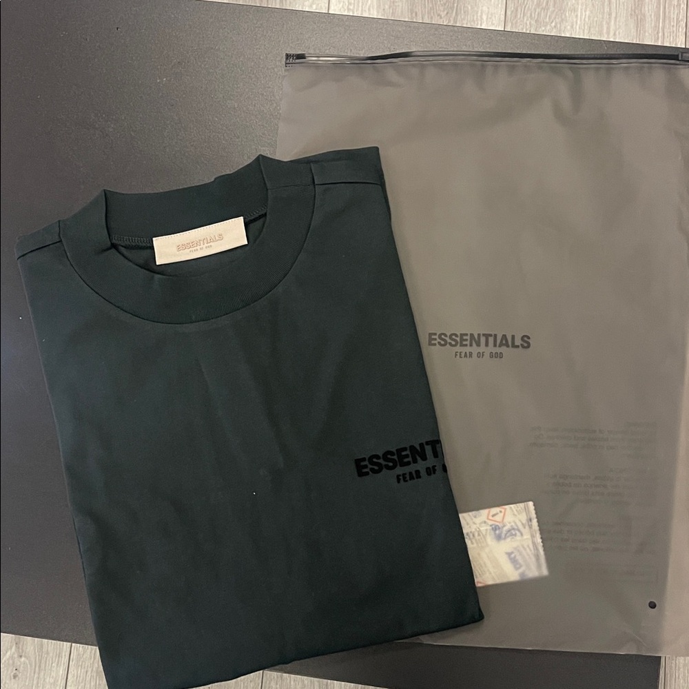 Essentials Fear of God Short Sleeve Tee Brand New with tags